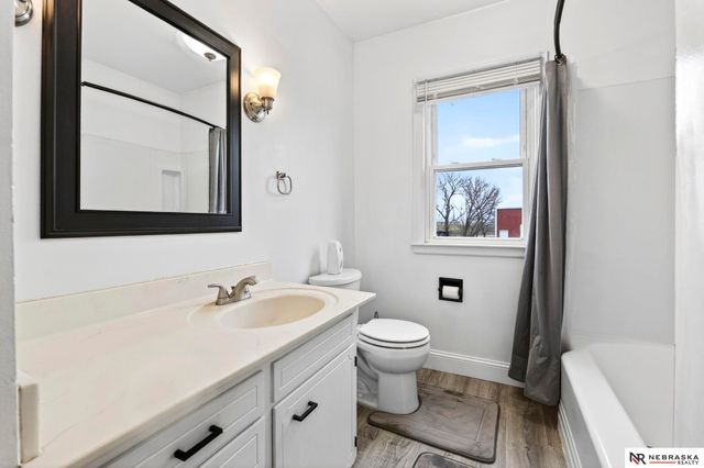1060 County Road 21, Bennington, NE 68007