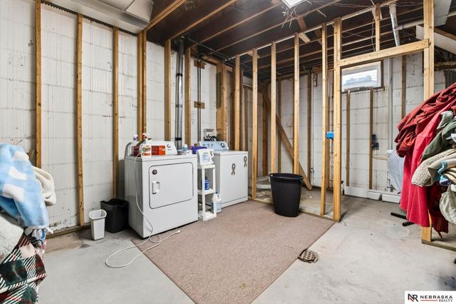 1060 County Road 21, Bennington, NE 68007