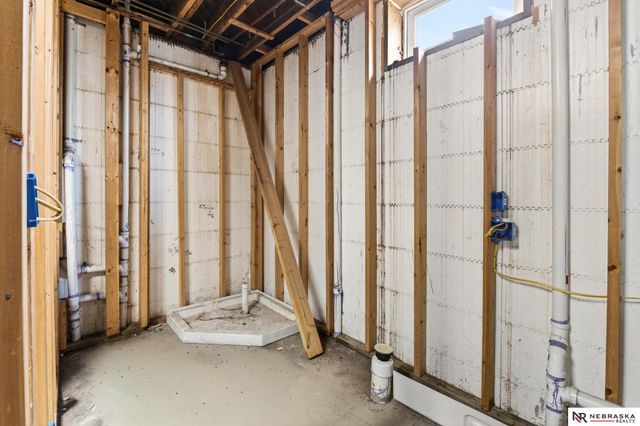 1060 County Road 21, Bennington, NE 68007