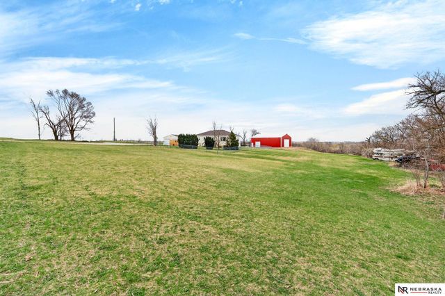 1060 County Road 21, Bennington, NE 68007