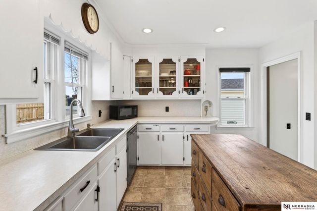 1060 County Road 21, Bennington, NE 68007