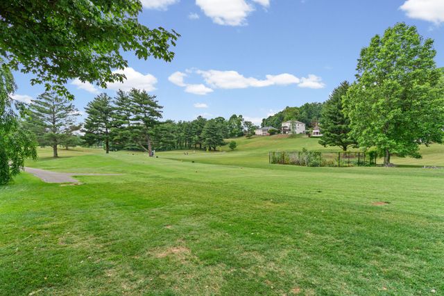 4328 Plantation Dr, Cookeville, TN 38506