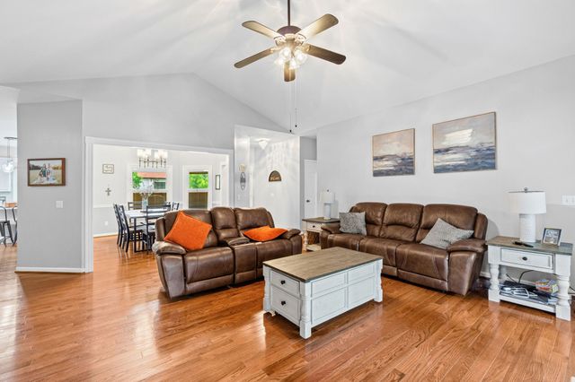 4328 Plantation Dr, Cookeville, TN 38506