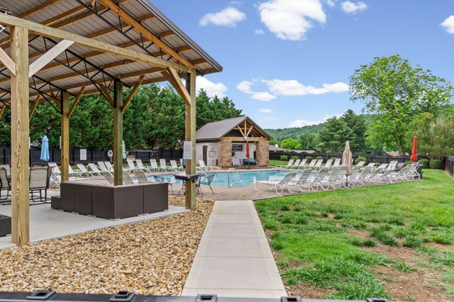 4328 Plantation Dr, Cookeville, TN 38506