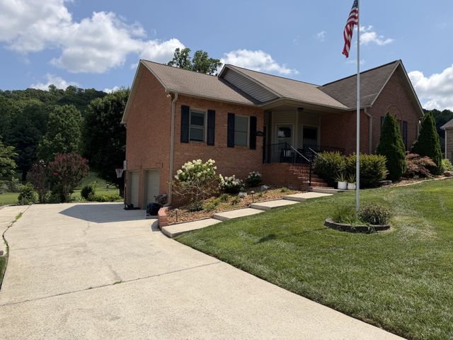 4328 Plantation Dr, Cookeville, TN 38506