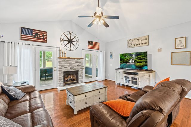 4328 Plantation Dr, Cookeville, TN 38506