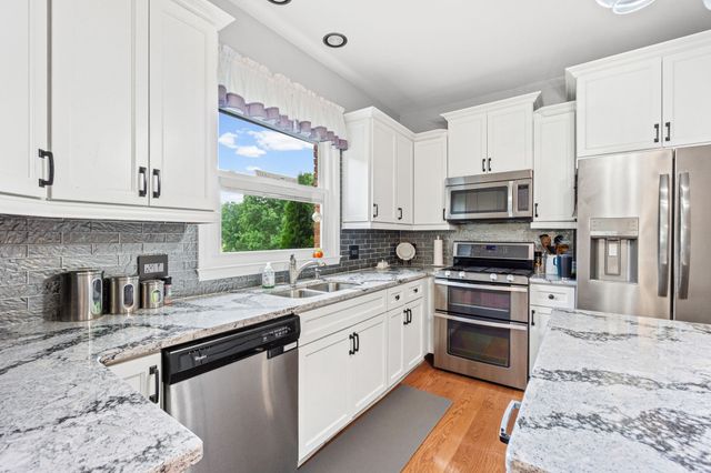 4328 Plantation Dr, Cookeville, TN 38506