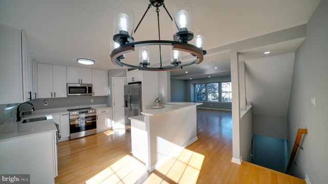 6934 VILLAGE STREAM PL, Gainesville, VA 20155