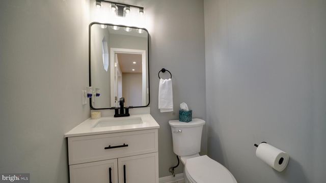 6934 VILLAGE STREAM PL, Gainesville, VA 20155