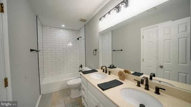 6934 VILLAGE STREAM PL, Gainesville, VA 20155