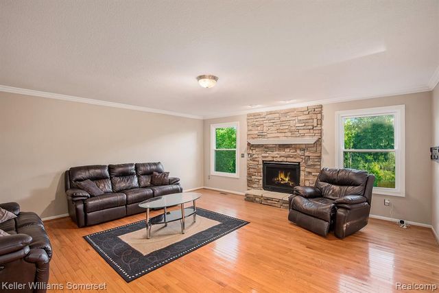 285 Indian Lake Road, Oxford, MI 48371