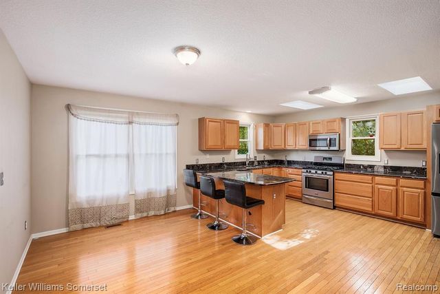 285 Indian Lake Road, Oxford, MI 48371