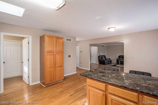 285 Indian Lake Road, Oxford, MI 48371