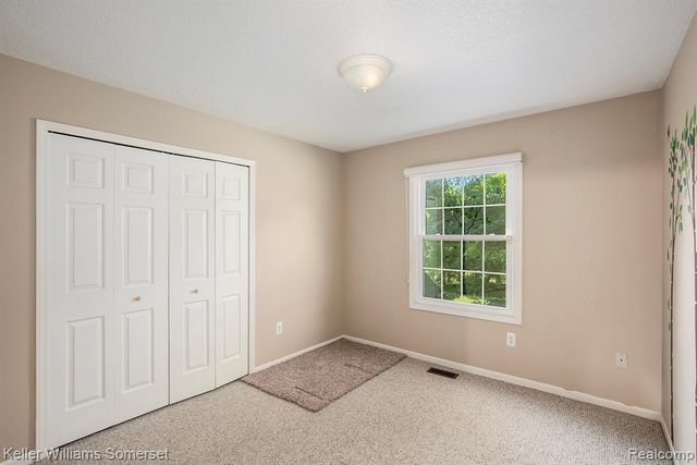 285 Indian Lake Road, Oxford, MI 48371