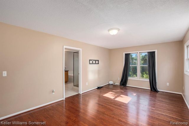 285 Indian Lake Road, Oxford, MI 48371