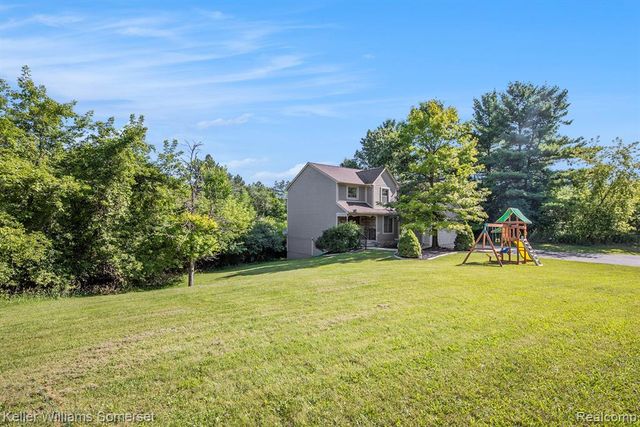 285 Indian Lake Road, Oxford, MI 48371