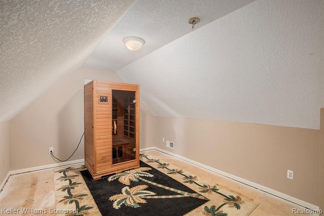 285 Indian Lake Road, Oxford, MI 48371