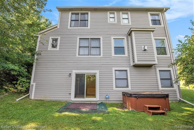 285 Indian Lake Road, Oxford, MI 48371