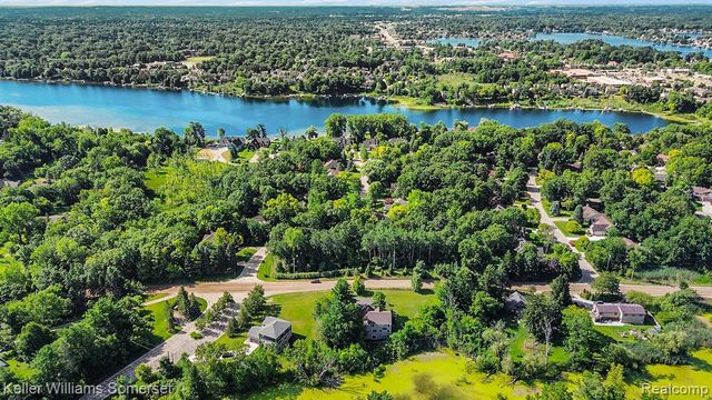 285 Indian Lake Road, Oxford, MI 48371