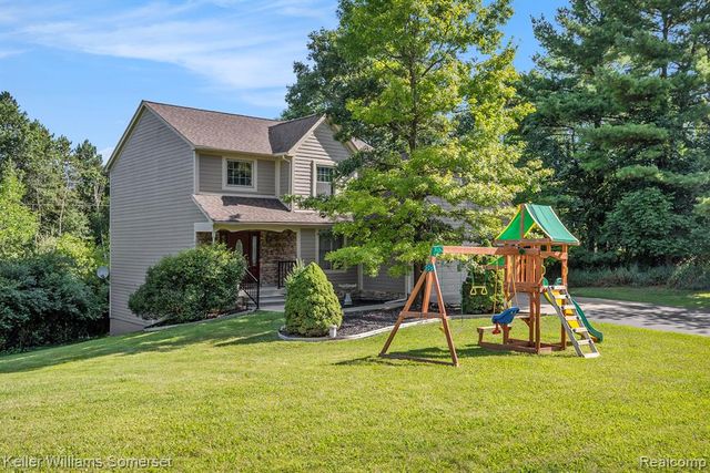 285 Indian Lake Road, Oxford, MI 48371