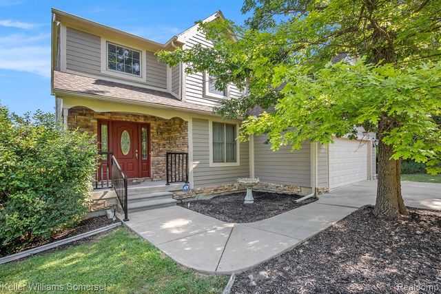 285 Indian Lake Road, Oxford, MI 48371