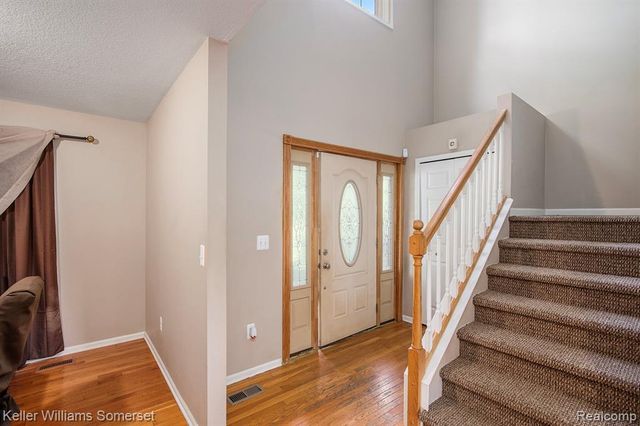 285 Indian Lake Road, Oxford, MI 48371