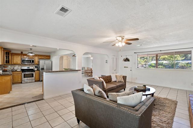 9214 Bronco Drive, Houston, TX 77055