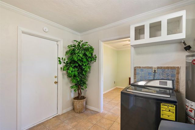 9214 Bronco Drive, Houston, TX 77055