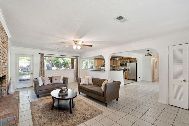 9214 Bronco Drive, Houston, TX 77055