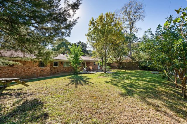 9214 Bronco Drive, Houston, TX 77055