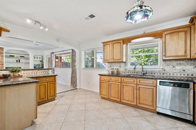 9214 Bronco Drive, Houston, TX 77055