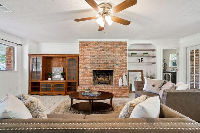 9214 Bronco Drive, Houston, TX 77055