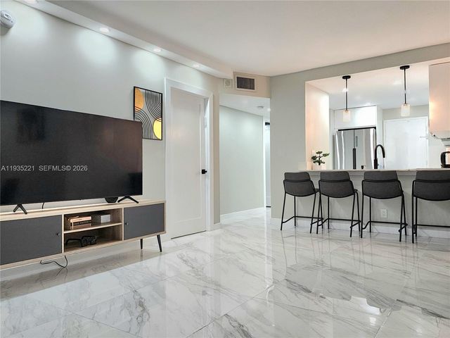 3725 S Ocean Drive 425, Hollywood, FL 33019