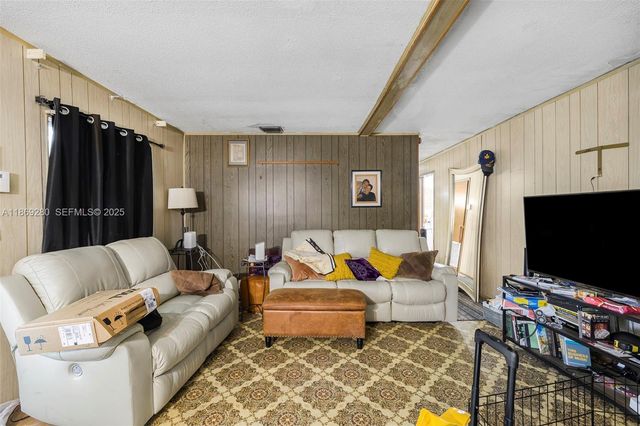 4510 NW 33rd Avenue, Miami, FL 33142