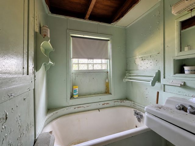 56 Lakeside Ave, Dartmouth, MA 02747