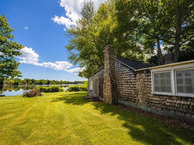 56 Lakeside Ave, Dartmouth, MA 02747