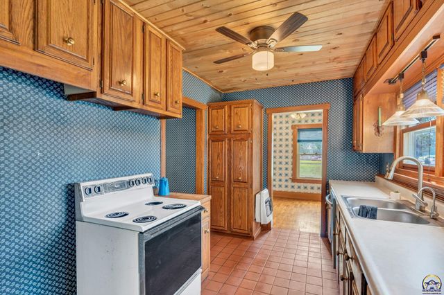 3324 SW Front St, Topeka, KS 66606