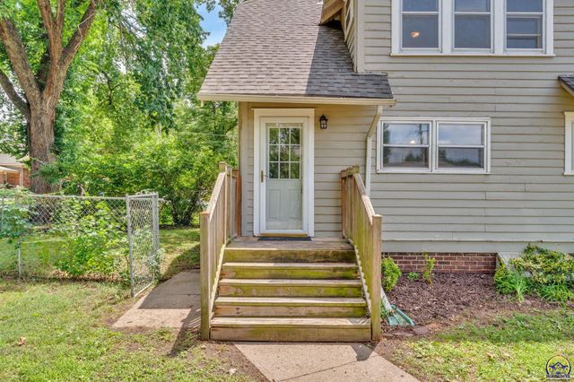 3324 SW Front St, Topeka, KS 66606
