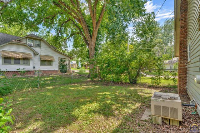 3324 SW Front St, Topeka, KS 66606