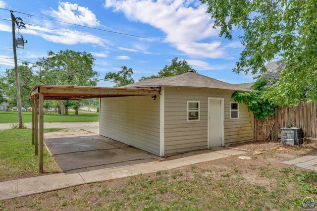 3324 SW Front St, Topeka, KS 66606