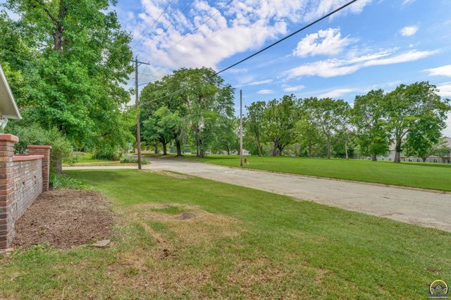 3324 SW Front St, Topeka, KS 66606