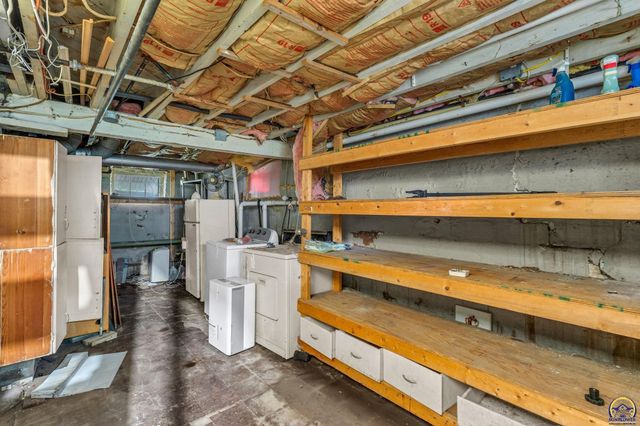 3324 SW Front St, Topeka, KS 66606