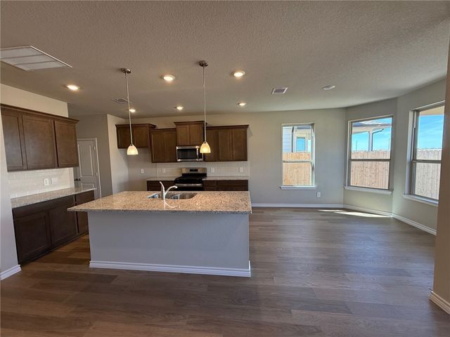 1215 Canton Dr, College Station, TX 77845