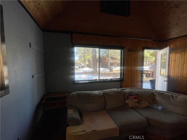 662 Riverside, Sugarloaf, CA 92386
