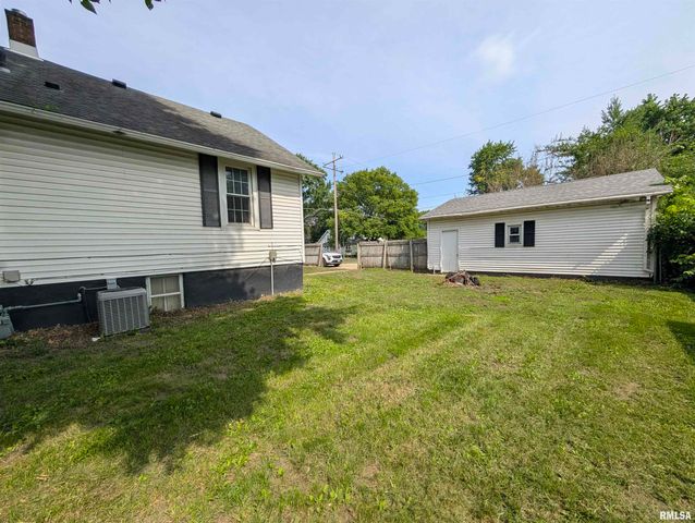 1401 MARKET Street, Pekin, IL 61554