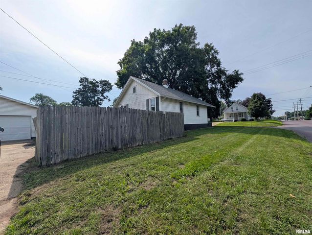 1401 MARKET Street, Pekin, IL 61554
