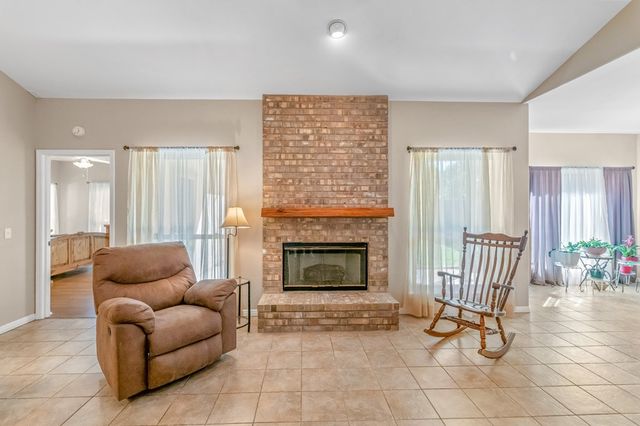 225 Los Cedros Loop, Kerrville, TX 78028