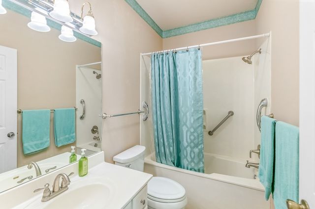 225 Los Cedros Loop, Kerrville, TX 78028