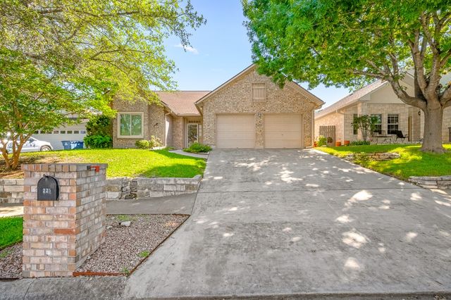 225 Los Cedros Loop, Kerrville, TX 78028