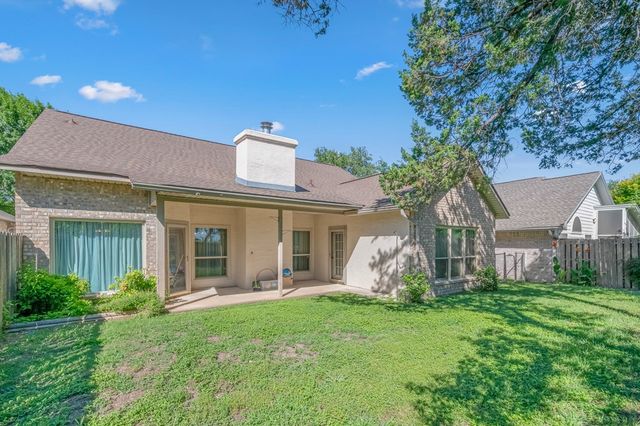 225 Los Cedros Loop, Kerrville, TX 78028